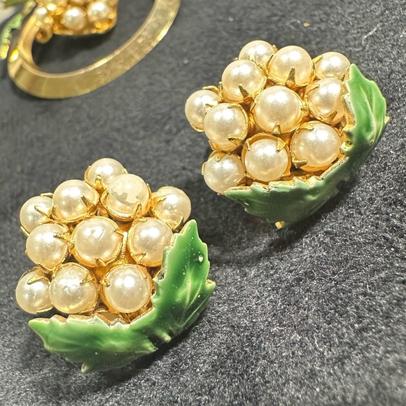 🚨RARE🔥: Vtg Sandor Pearl Cluster Accent Brooch & Earring Set - Picture 6 of 12